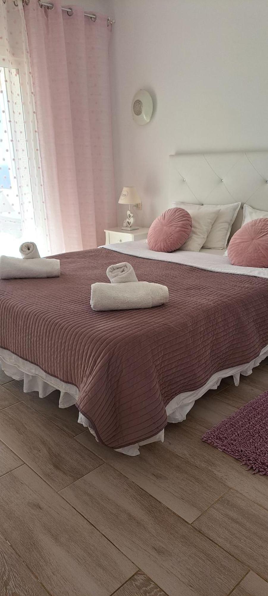 Cozy Sea Views In